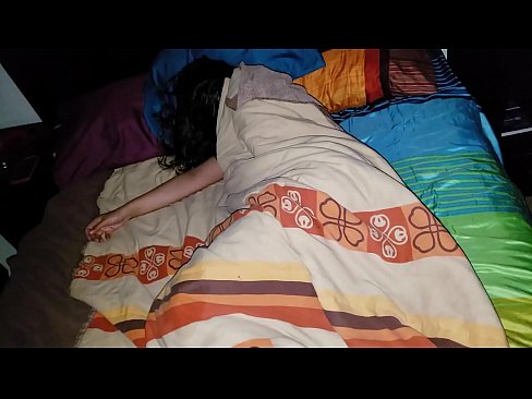 ❤️ Anak tiri berating ibu tiriné enom nalika dheweke turu. ❤️❌ Video jancok ing pornojv.recetasketo.top ❌️❤